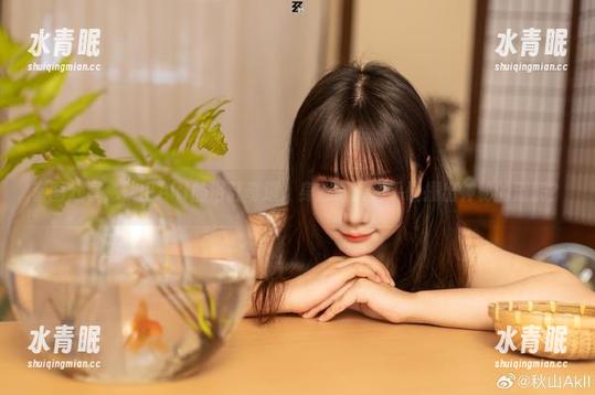 秋山AkI 套图分享,秋山AkI的浴缸奇遇,身心舒展似乎碰撞出神秘的涟漪?