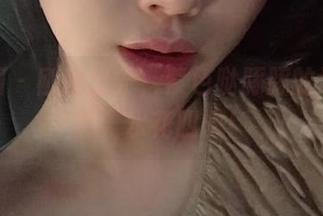 微密圈 - 刚刚出炉，紫色哒豚豚的泳装写真，水花四溅！