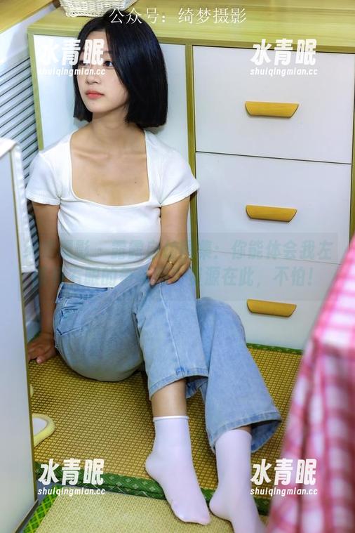 绮梦摄影-露露 绮梦摄影 - 露露自拍图集:你能体会我左眼和右眼的争斗吗?资源在此,不怕!