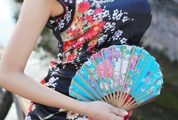美媛馆 - 你相信吗？熊吖BOBO穿白衬衫的图包，竟然是免费的！马上来填补你的相册。