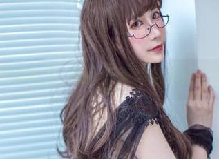 混搭私拍和黑枪呆,翎柒菜菜你这资源可真不少哦。