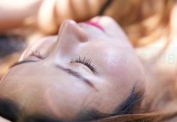 蜜桃社 - 这组写真，结衣和她的女友，你看明白了吗？