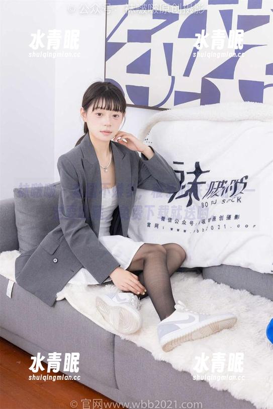 袜啵啵-稚予 袜啵啵 - 套图不嫌多,稚予的珠光咖丝一定要收藏,免费下载就送哟。