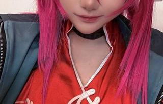 高清图包预警,贝贝琪Becky的吊带裙,光看样子就爱了。
