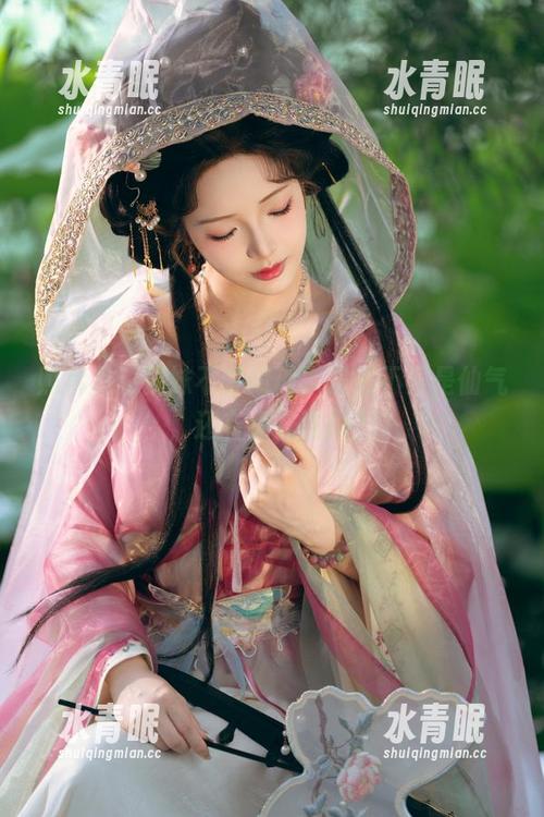 雯妹不讲道理 照片里的雯妹不讲道理,发光不只是仙气,还有点儿迷糊?
