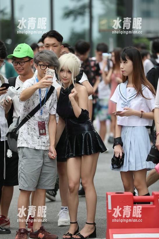 魔镜街拍 包臀裙美少妇的肉丝,我们在“魔镜街拍”期待的画面,点进来瞅一瞅!